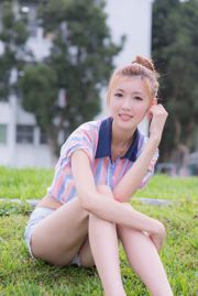 Kila Jingjing / Liao Tingling, "Little Fresh Hot Pants and Beautiful Legs Street Shoot"